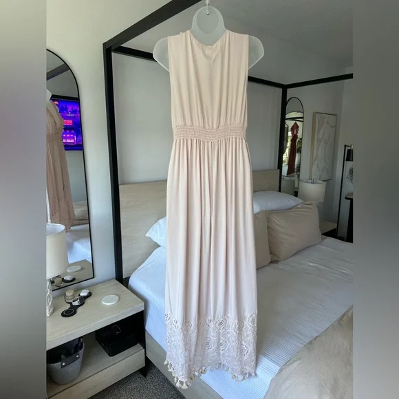 Boutique Bohemian Plunge Shell Tassel and Crochet Dress, M - Picture 3 of 7